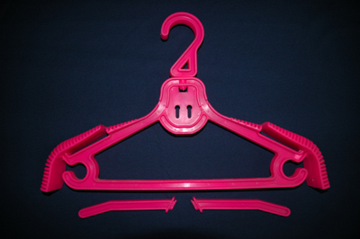 extrem solider farbiger Kunststoffb&uuml;gel<br> f&uuml;r schwere Kleidungsst&uuml;cke bzw. Sportausr&uuml;stung